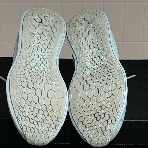 GIRLS NEW BALANCE FRESH FOAM LAZR SPORT POWDER BLUE RUNNING SHOES SIZE 4 NICE - Picture 6 of 6